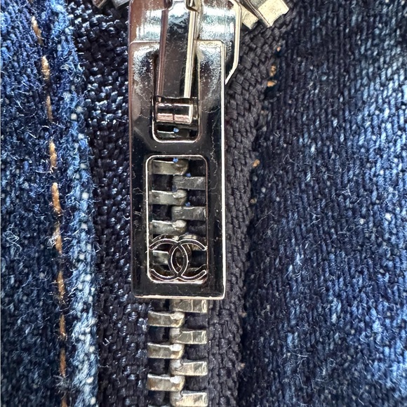 Authentic Chanel CC Logo Button Straight Leg Jeans - Made in Italy - S - Picture 4 of 13